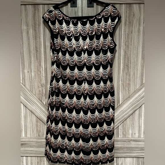 Sequin cap sleeve formal event dress - Picture 3 of 4